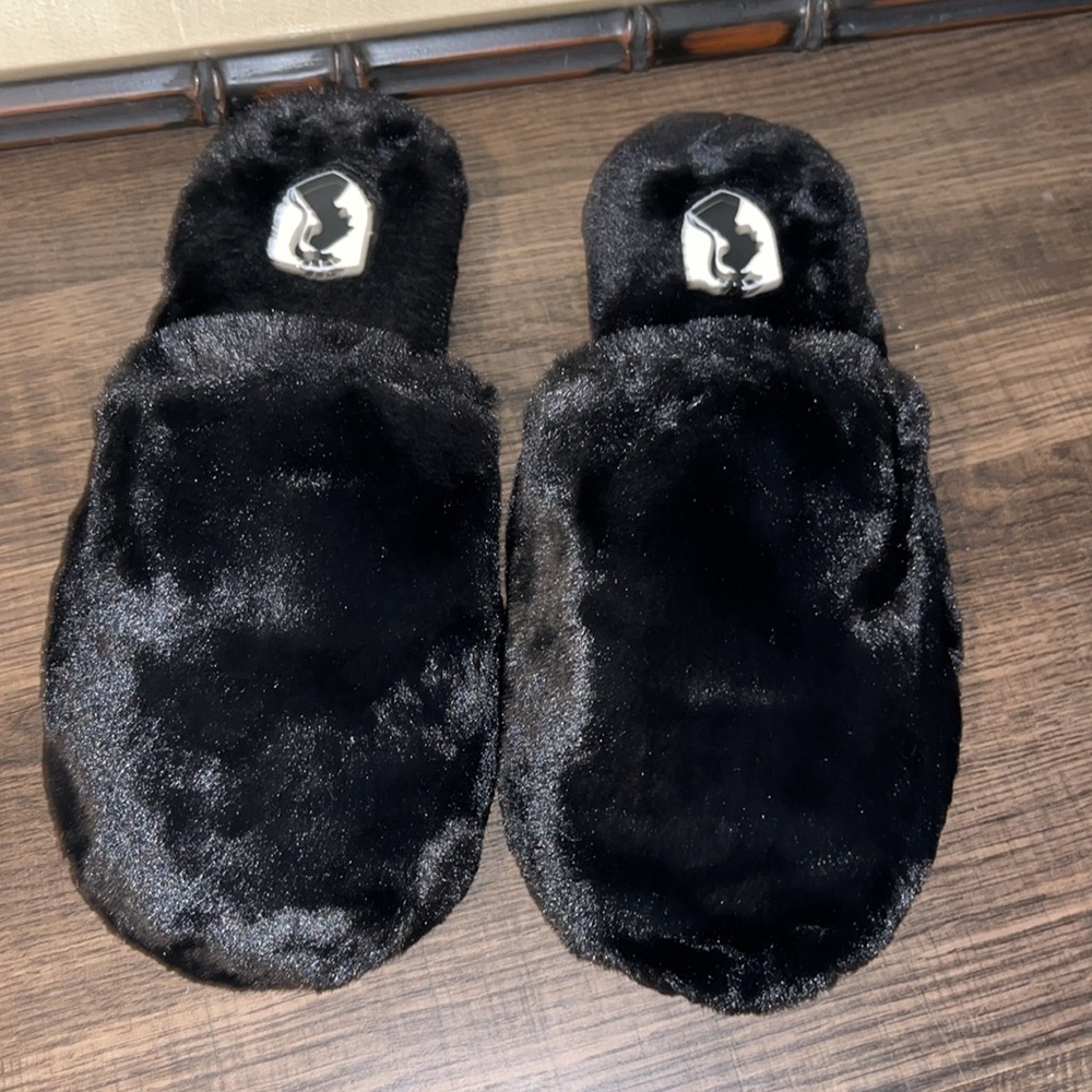 VHNY New York Black Soft Faux Fur Slip On Closed Toe Slippers NWT sz 37